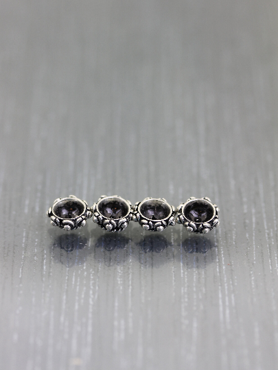 4 capsules argent 925 8.5mm pour perles avec motif à tresses et pois en relief. Perles indiennes Bali-style