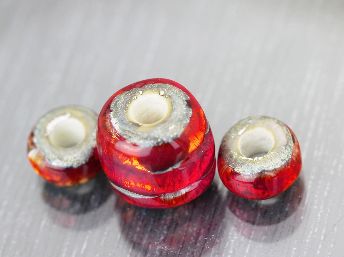 Trio de perles gros trou cubiques rouge feu Sea Rocks #0924024