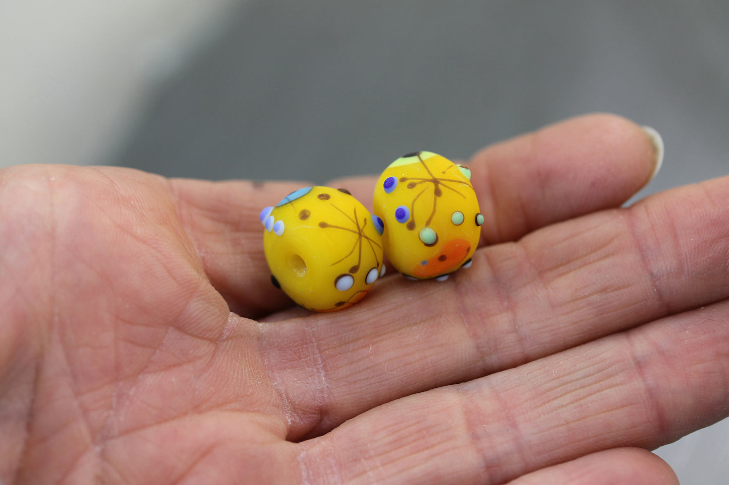 Paire de perles jaunes Miro mattes #2504034