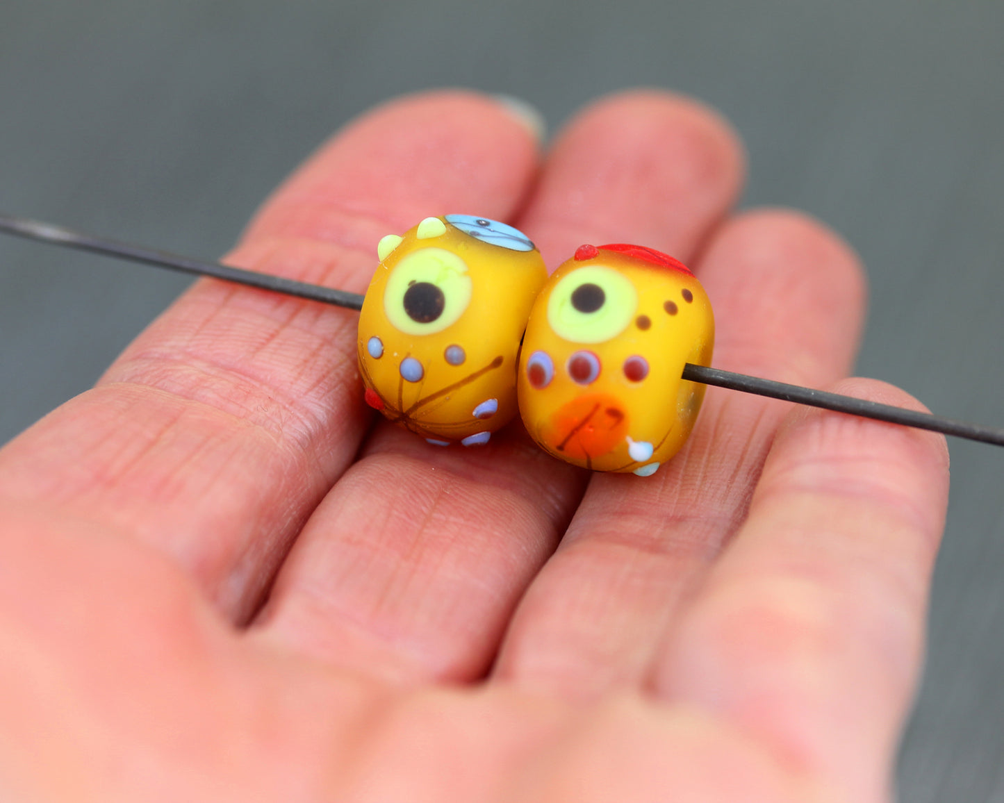 Paire de perles jaune foncé Miro mattes #2505881