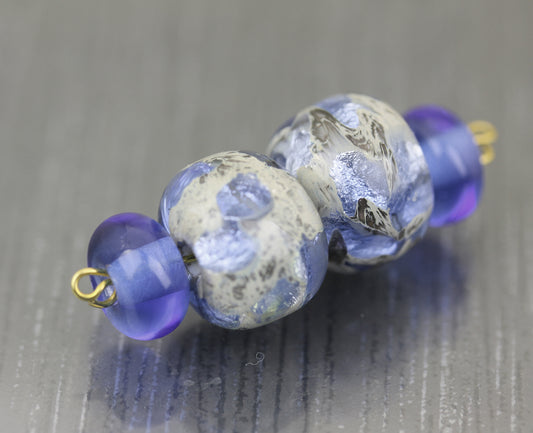 Paire de perles bleu lavande Sea Rocks + intercalaires