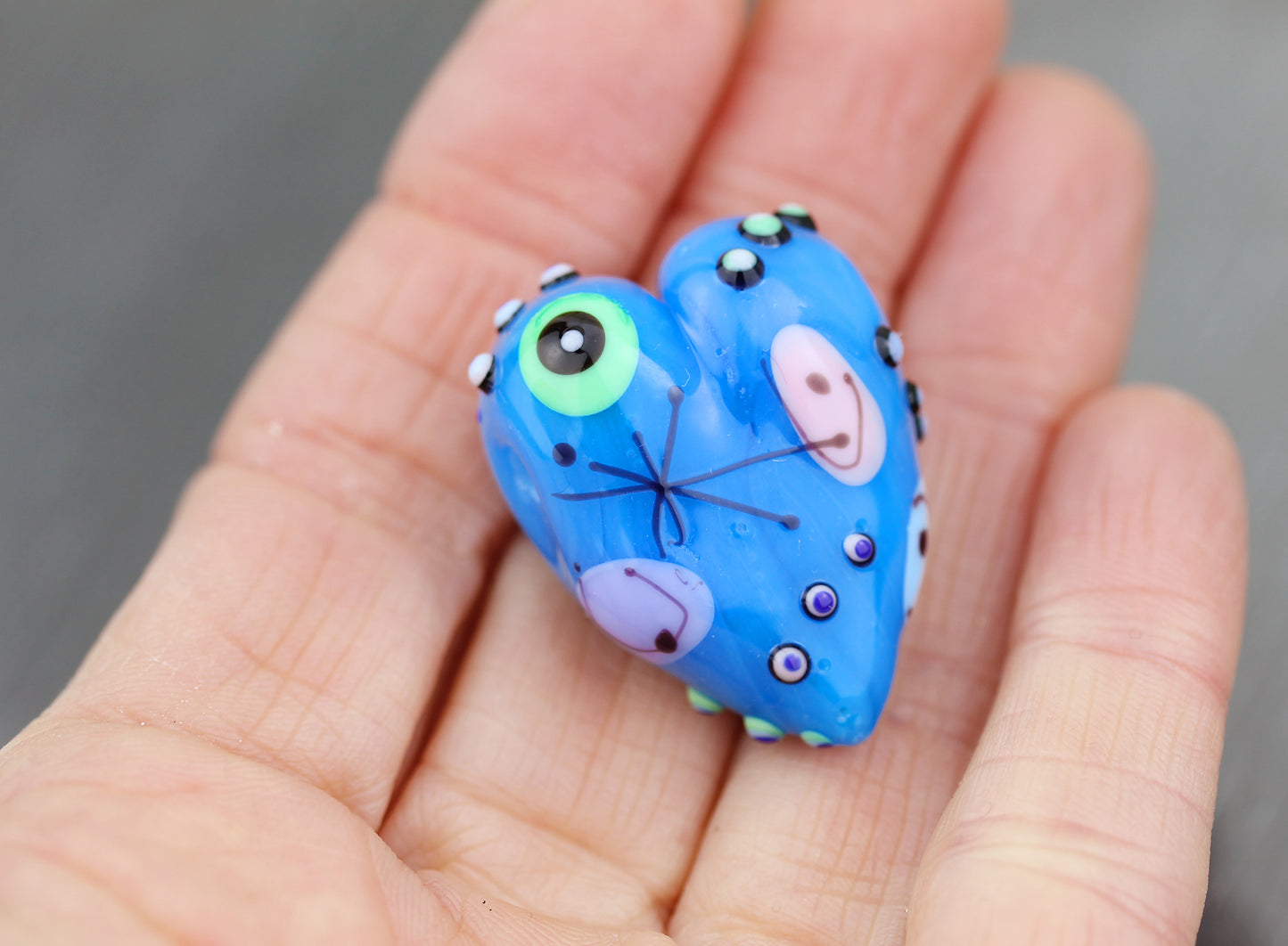 Turquoise blue Miro heart bead #2602025