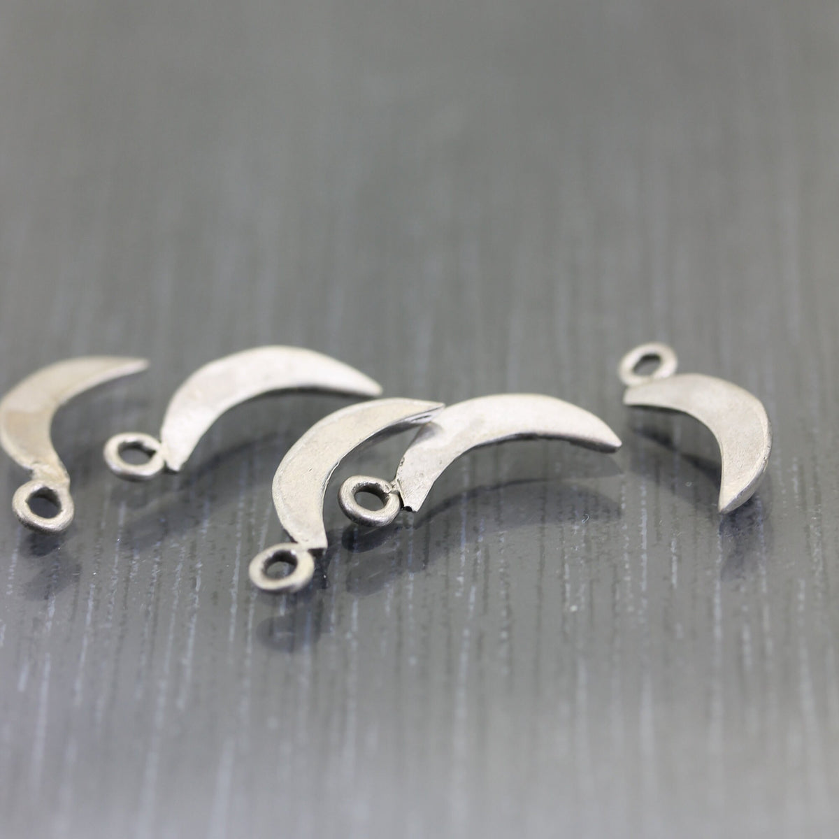 Lot de 5 perles en argent 925 croissant de lune. Argent 925 Sterling. Fournitures de bijouterie. Intercalaires argentés charm pour collier