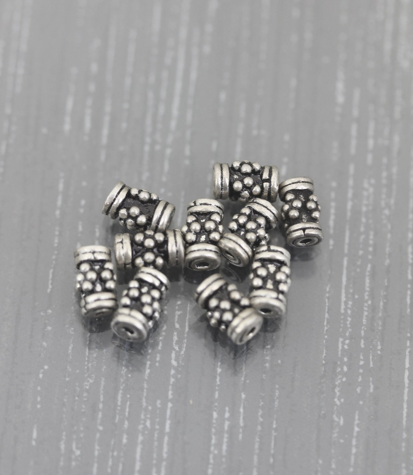 10 petits tubes en argent cylindriques Argent 925 Sterling. Perles motif pois fleur. Fournitures de bijouterie, Intercalaires argentés,