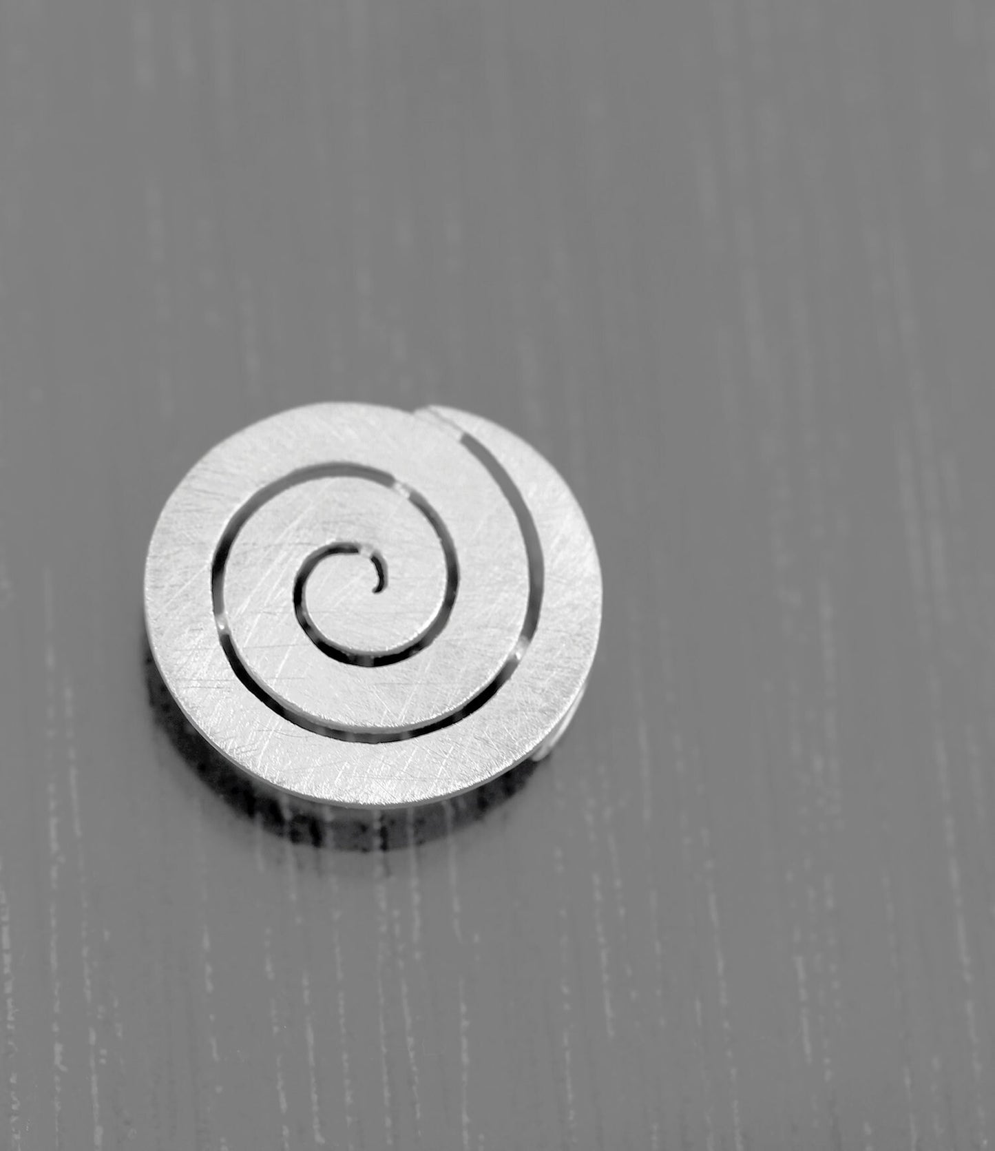 22mm Pendentif Bolo spirale en Argent 925 brossé Ring Ding. Perle charme pour cuir.