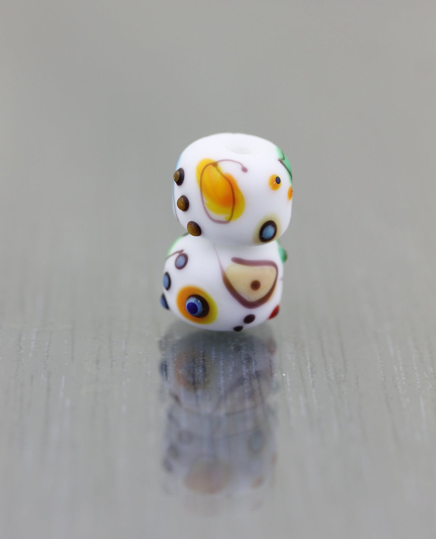 2 Perles en verre blanches Miro. Lot de Perles de verre au chalumeau intercalaires. Artisan lampwork perles d'art Anne Londez SRA OOAK