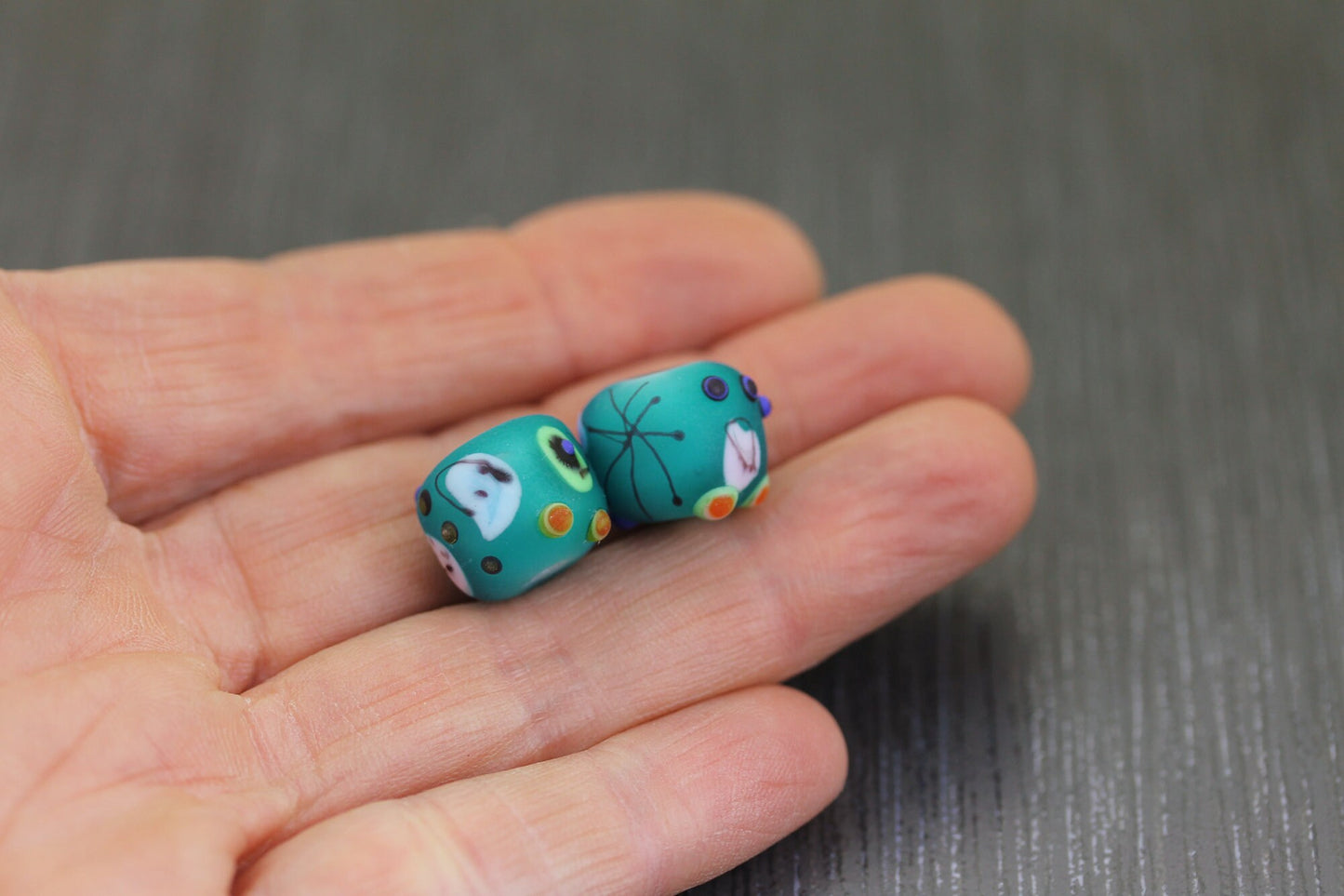 2 Perles en verre turquoises Miro. Lot de Perles de verre au chalumeau intercalaires. Artisan lampwork perles d'art Anne Londez SRA OOAK