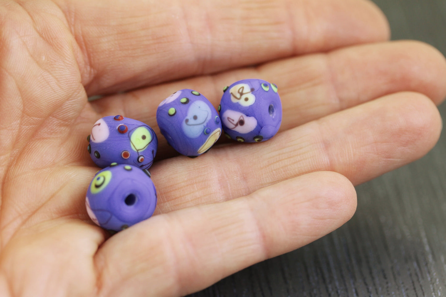 4 Perles en verre bleu myosotis Miro. Lot de perles assorties. Perles de verre au chalumeau lampwork perles d'art Anne Londez SRA OOAK