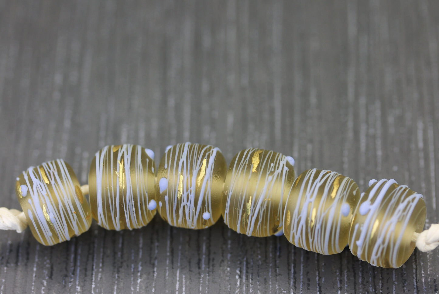 Lot de 6 Perles Champagne & or. Perles mattes beiges, Perles rondes pour bijoux, Perles en verre filé au chalumeau Cocon Anne Londez SRA