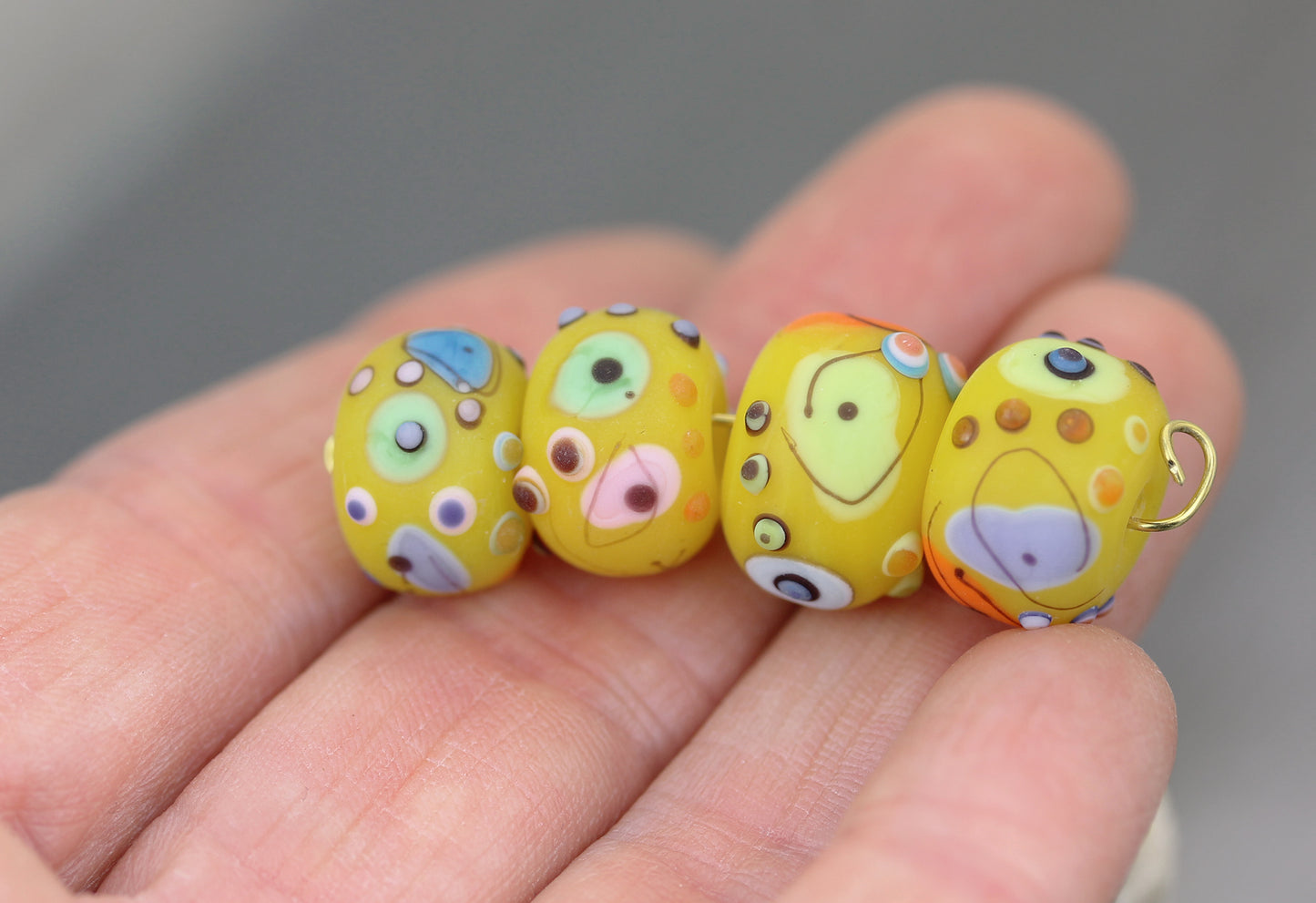 #124225 2 pairs of MIro yellow beads