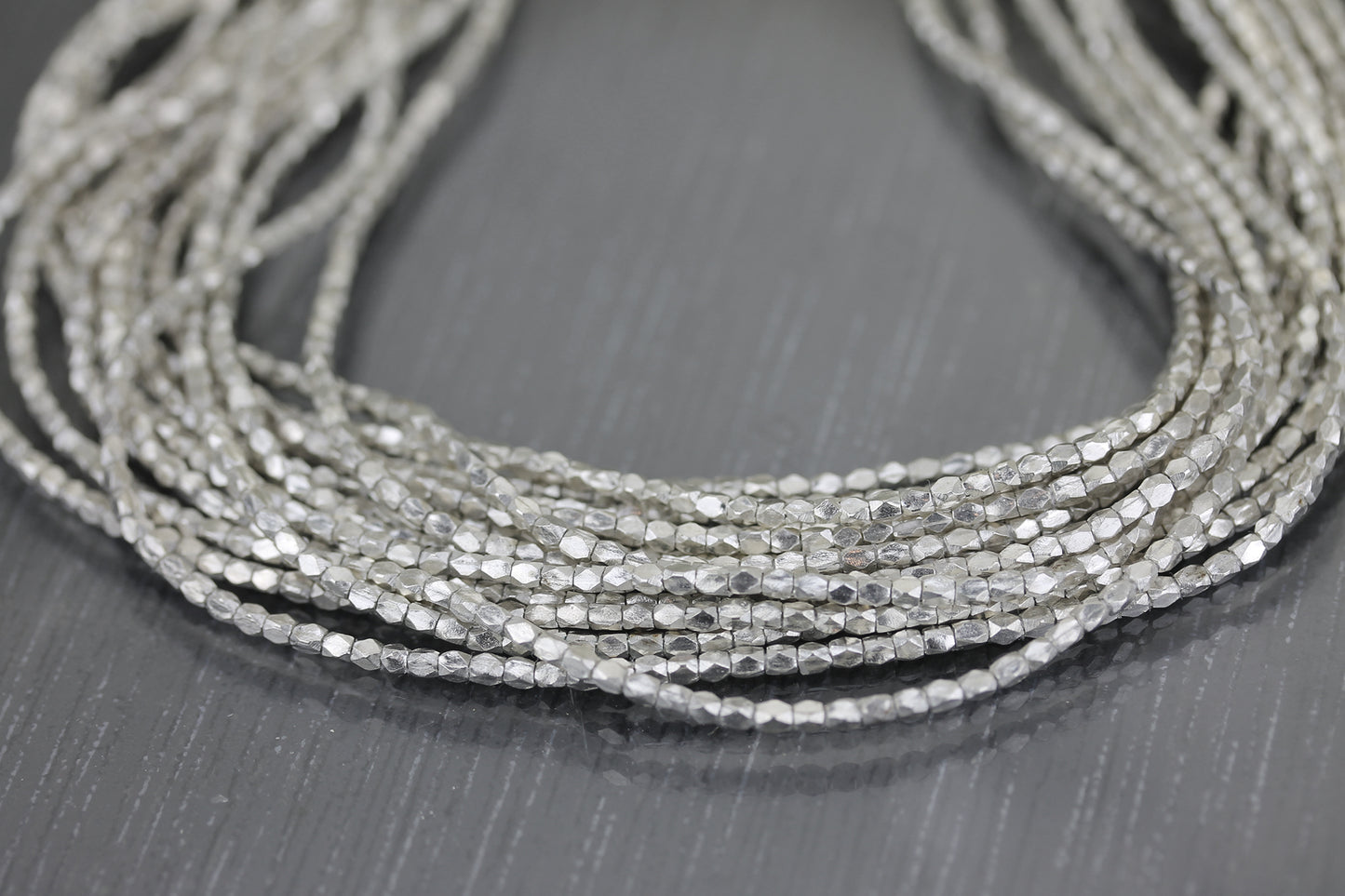 1 rang de perles en argent carrées cubiques Thai Karen HIll Tribe 2,5x2 mm
