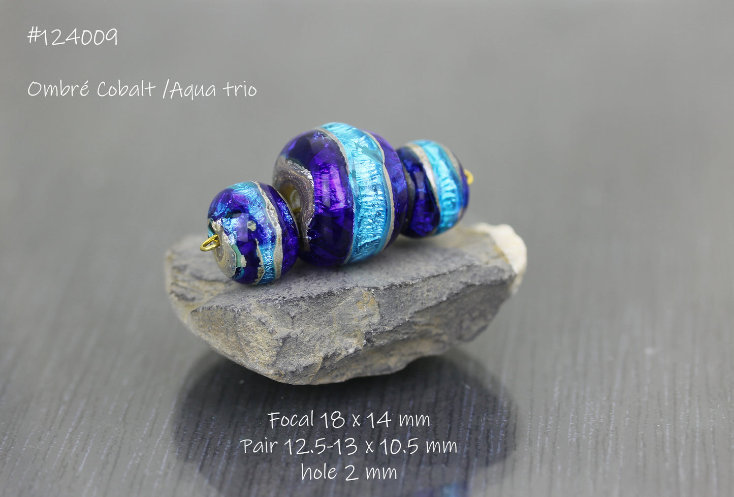 #124009 Aqua/cobalt ombré Sea Rocks trio