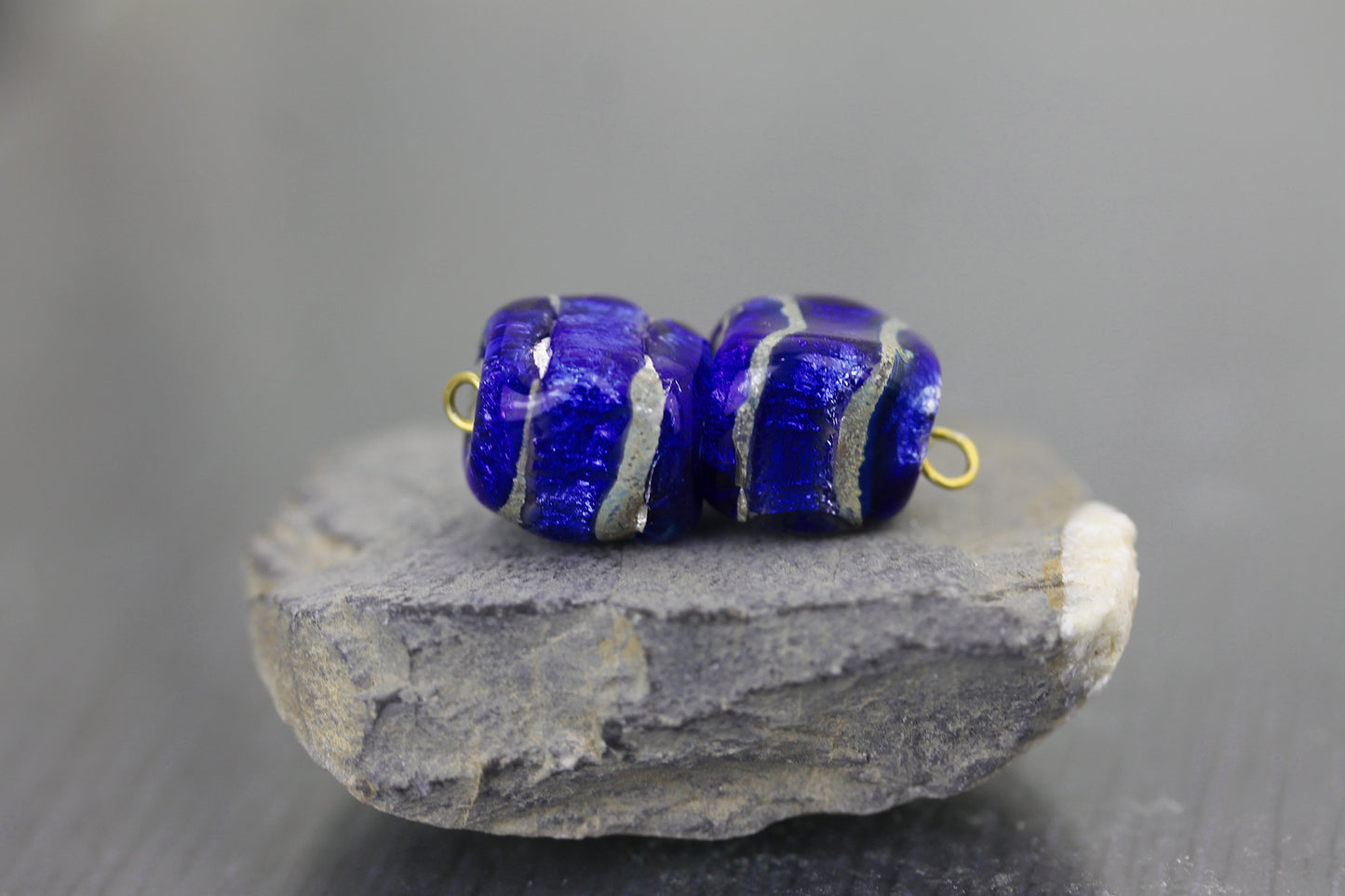 Paire de perles cubiques bleu cobalt/marine Sea Rocks