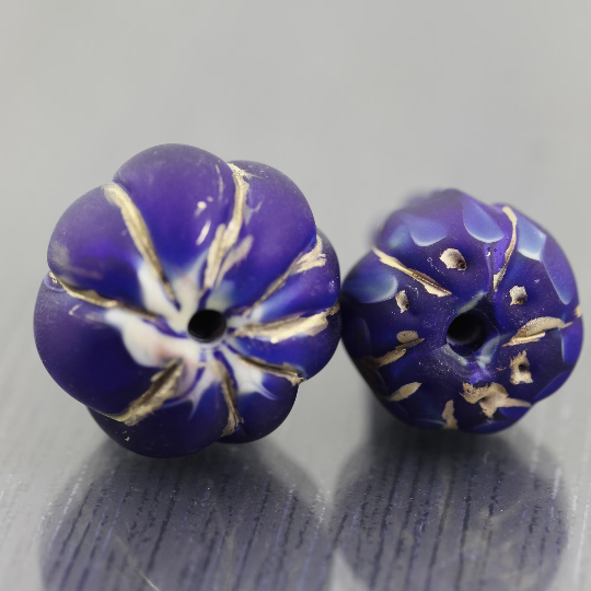 2 Grandes perles bleues foncé et or Botaniques - Anne Londez