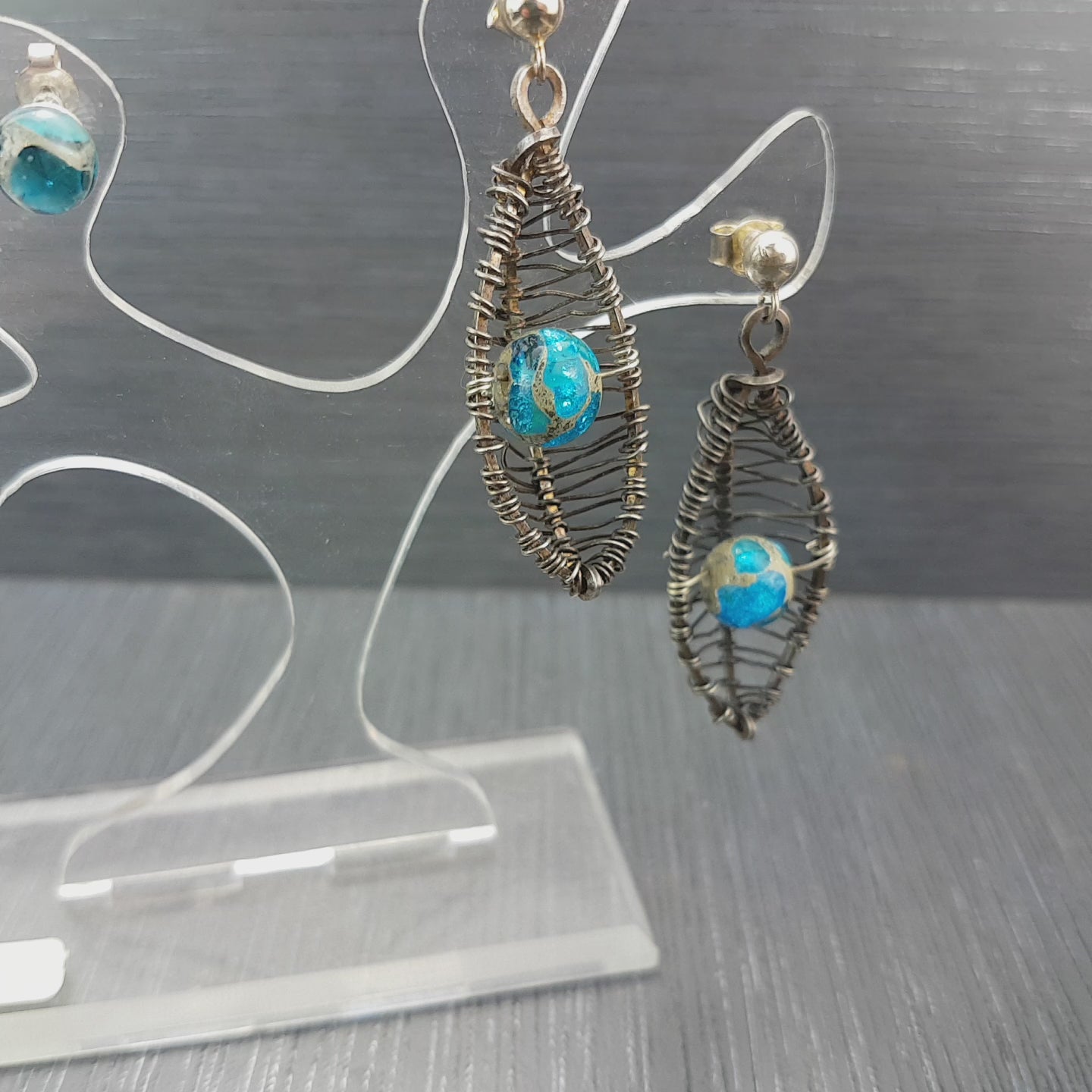 Grandes boucles d'oreilles en argetn 925 tressé avec perle en verre bleu turquoise Anne Londez