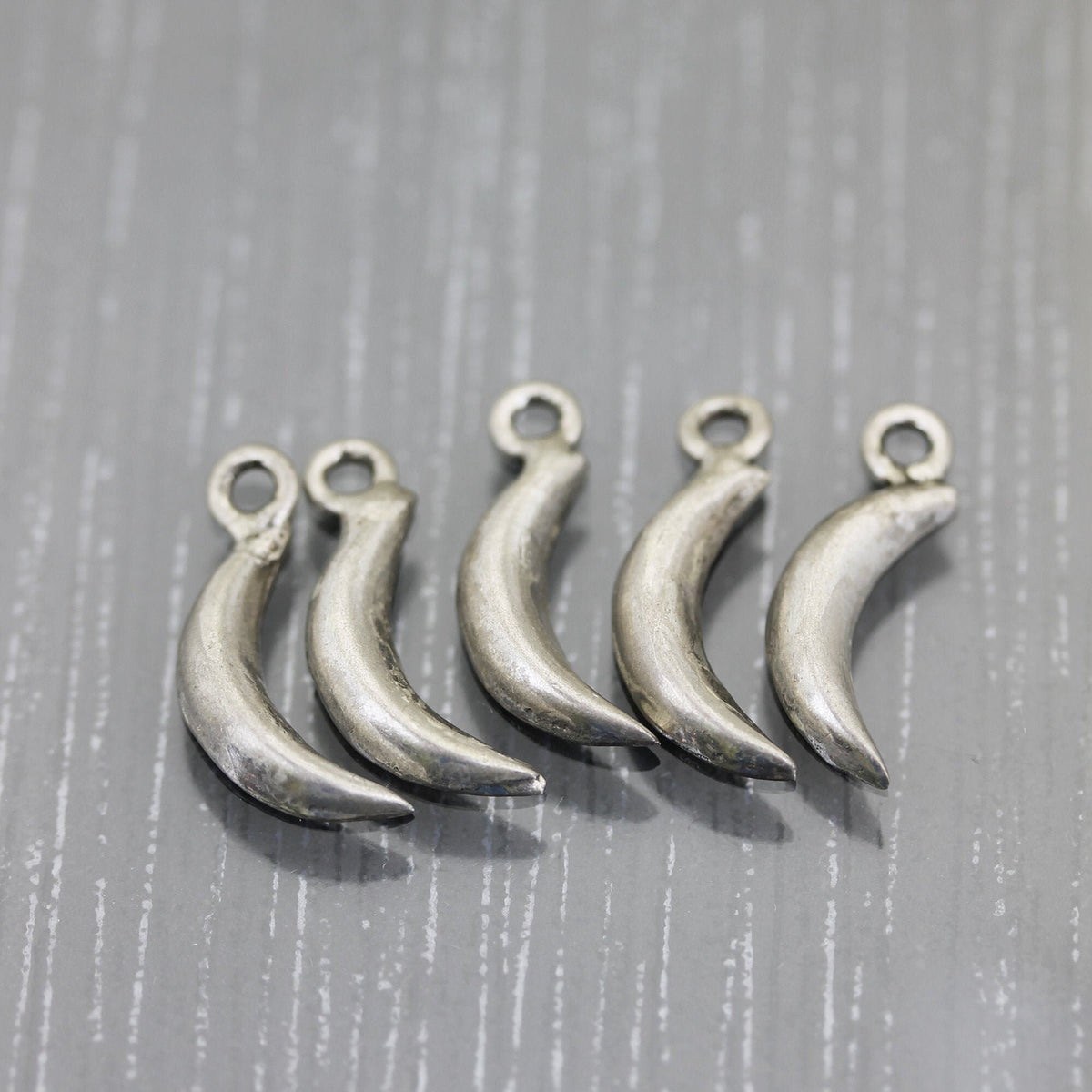 Lot de 5 perles en argent 925 croissant de lune. Argent 925 Sterling. Fournitures de bijouterie. Intercalaires argentés charm pour collier