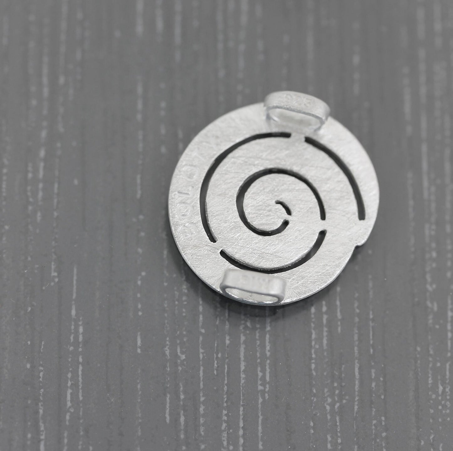 22mm Pendentif Bolo spirale en Argent 925 brossé Ring Ding. Perle charme pour cuir.