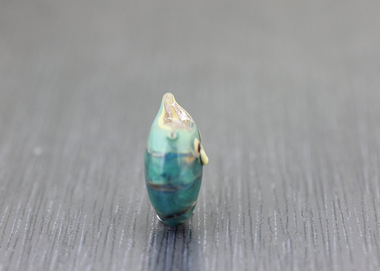 Perle Hibou turquoise et grise en verre filé au chalumeau. Perle plate pour pendentif Centre de collier Perle en verre lampwork Anne Londez