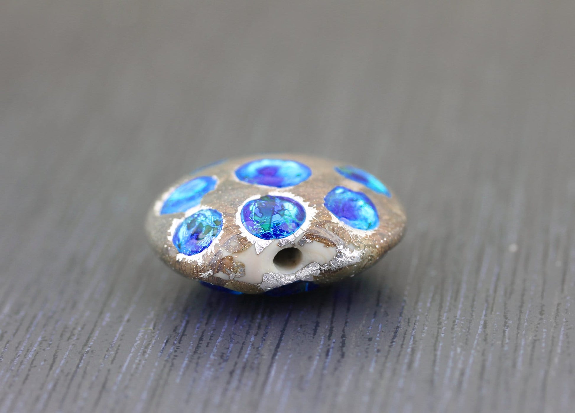 Grande perle verre focale bleu cobalt. Grande perle bleue Centre de collier royal Fait main Perle lampwork Sea Rocks Anne Londez SRA OOAK